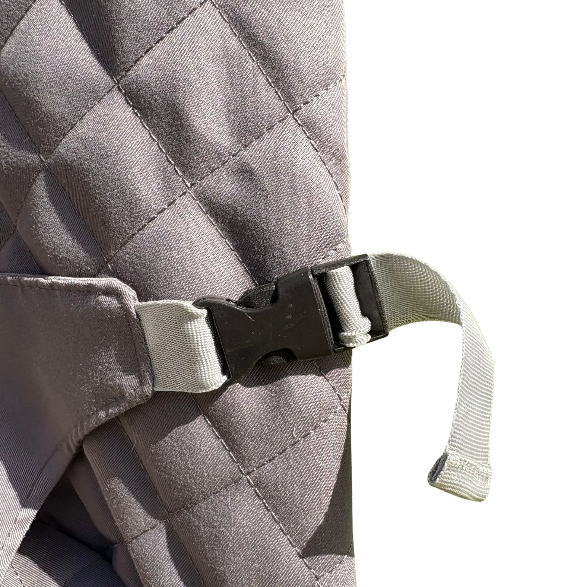 Detalle costuras reforzadas silla mecedora LazyBoy MemoKoala - diseño resistente para uso diario