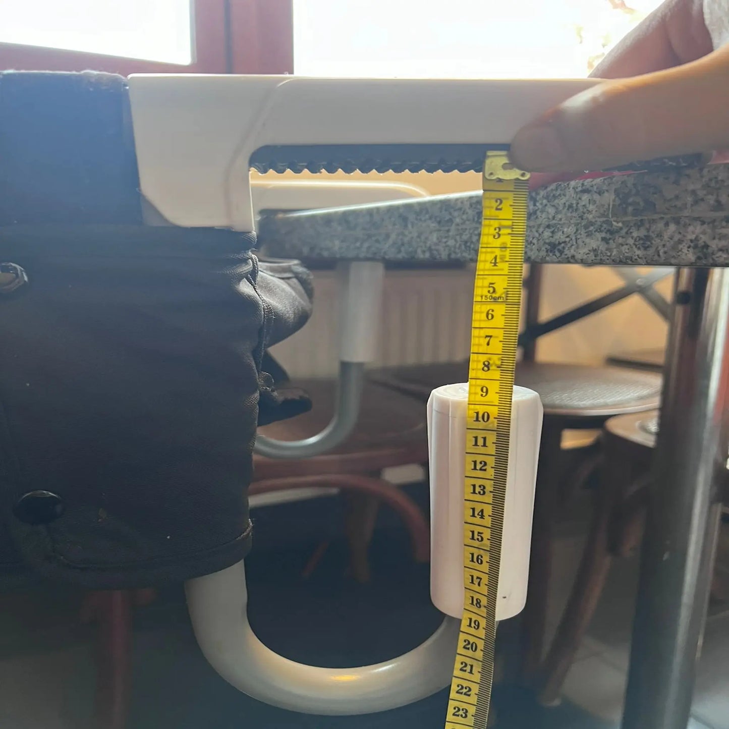 Silla HookOn MemoKoala con apertura máxima de 9 cm - compatible con la mayoría de mesas Chile